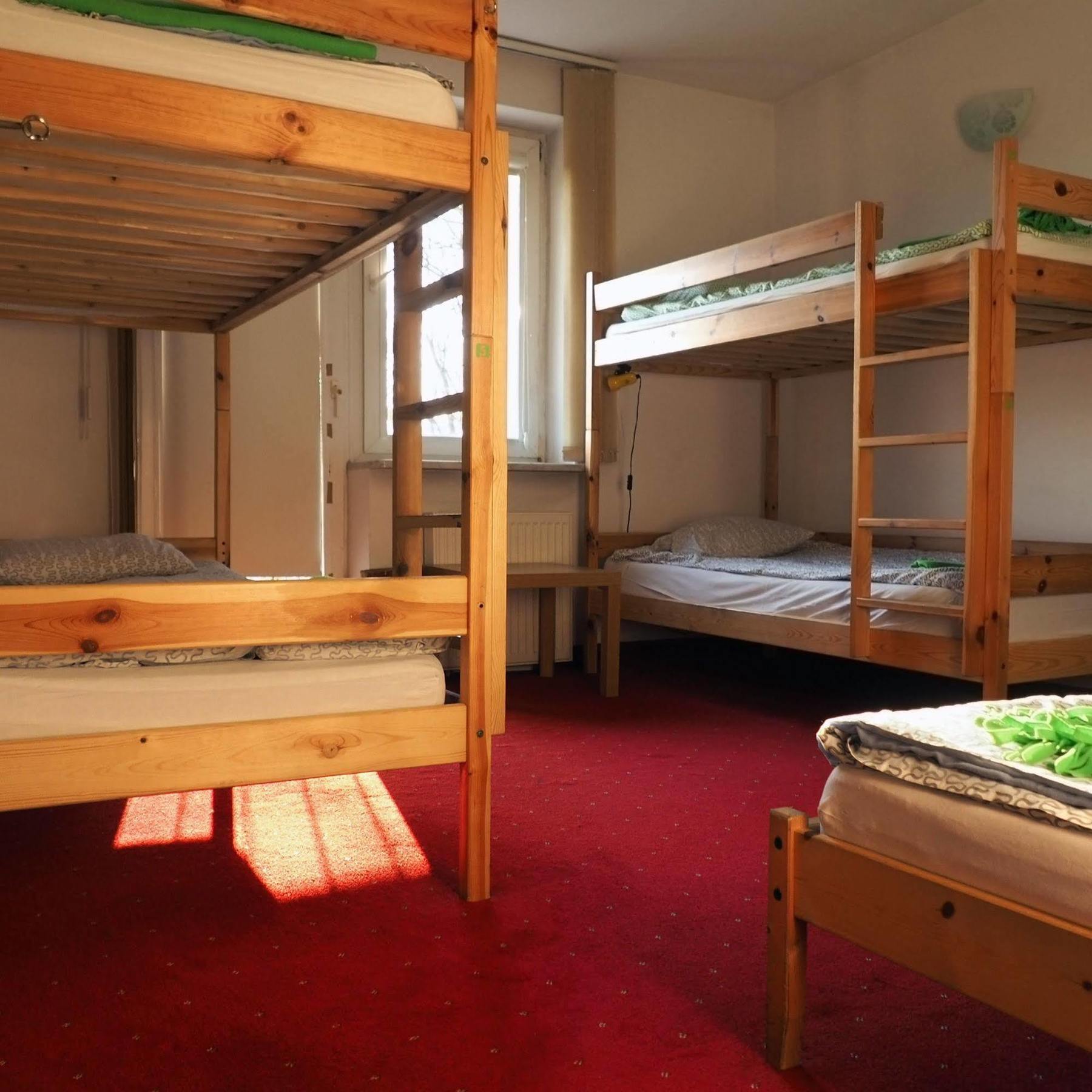 Adventura Hostel Варшава Екстериор снимка