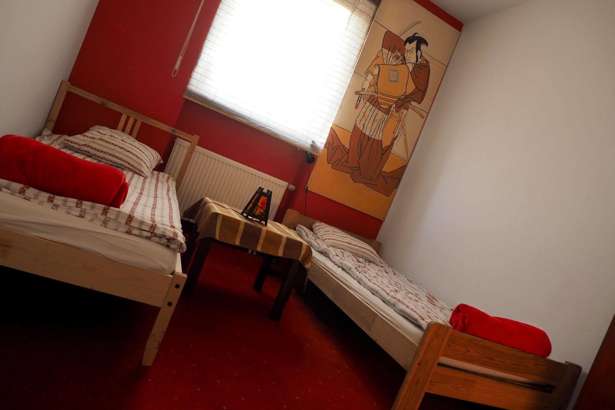 Adventura Hostel Варшава Екстериор снимка