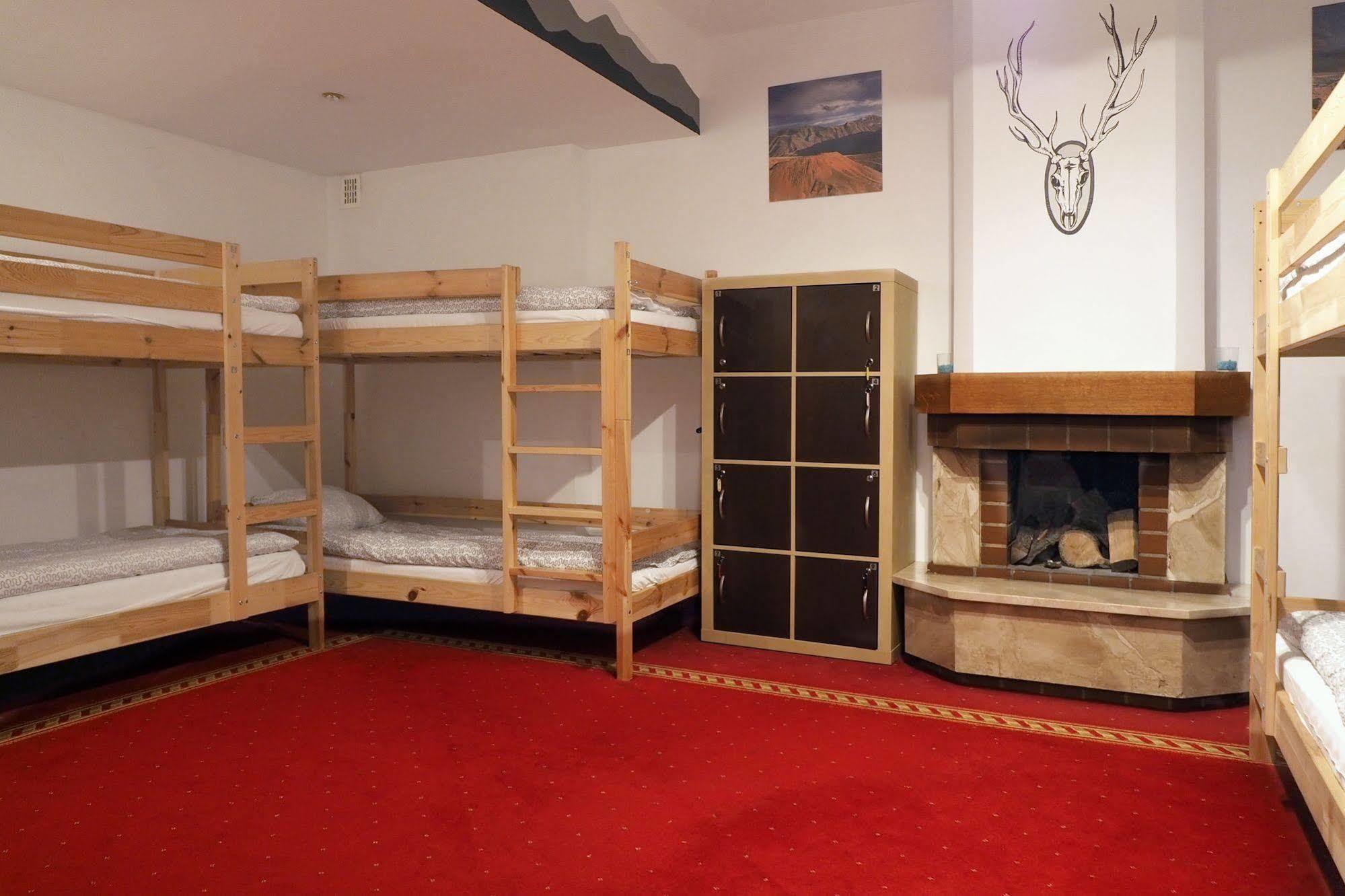 Adventura Hostel Варшава Екстериор снимка