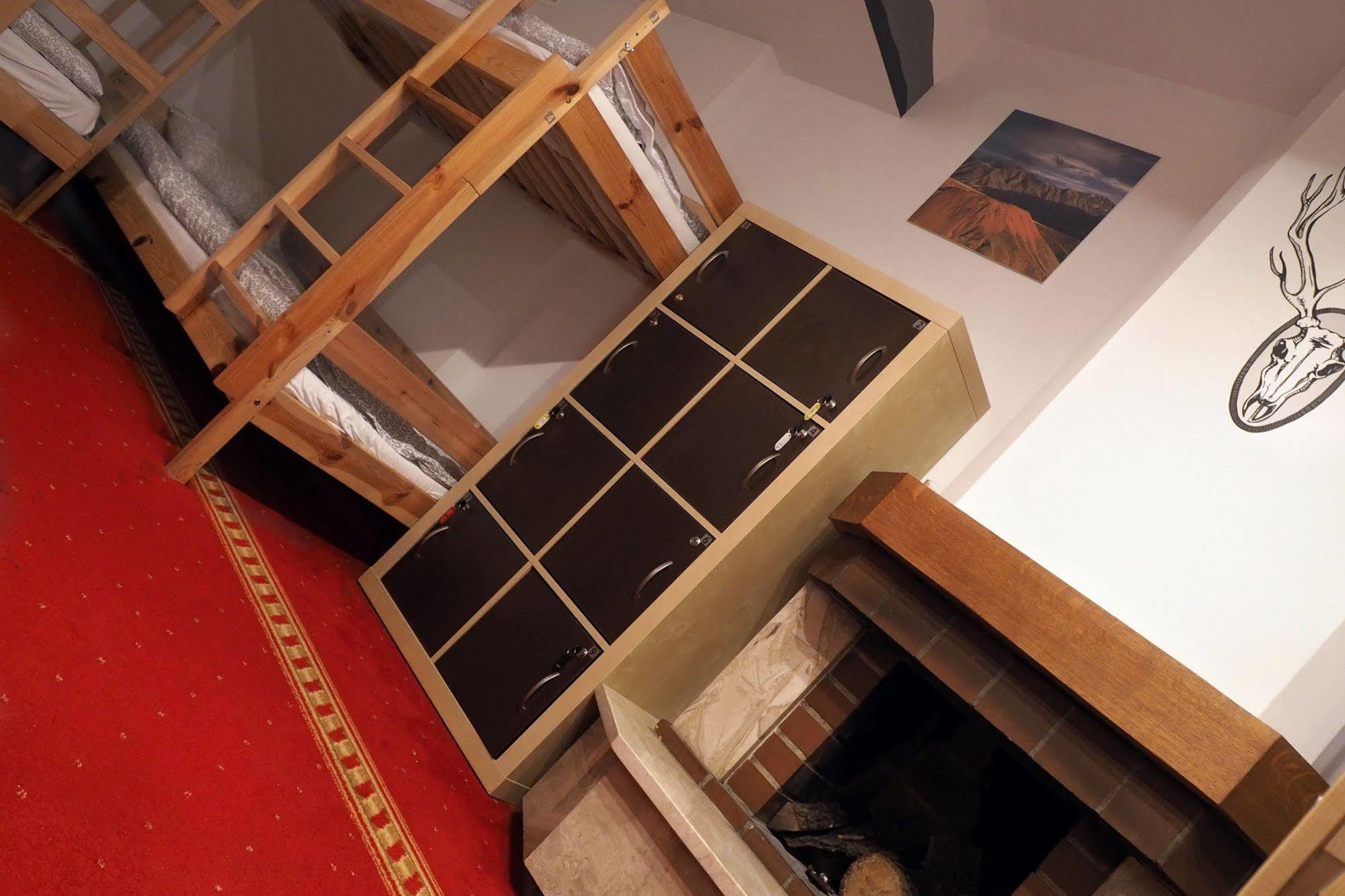 Adventura Hostel Варшава Екстериор снимка